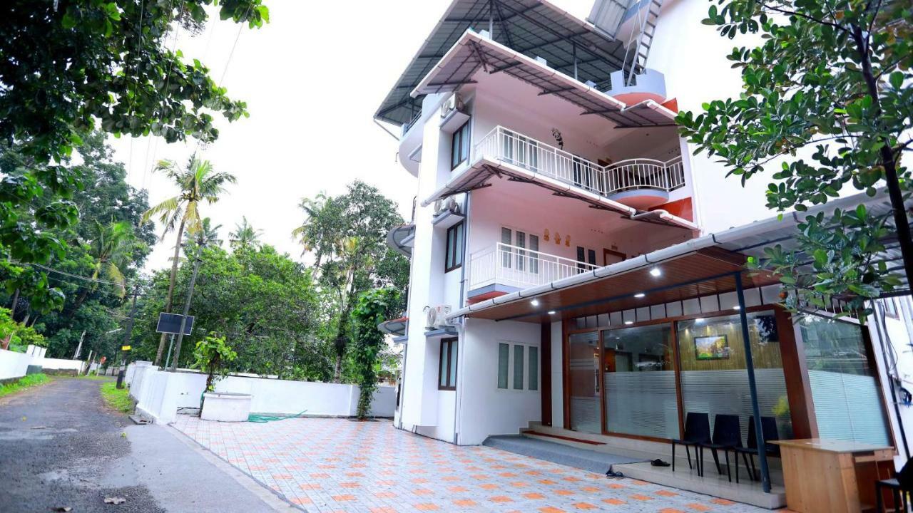 Base9 Cochin Airport Hotel Nedumbassery Exterior foto